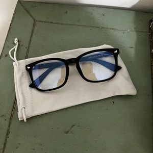 Blue light blocking glasses